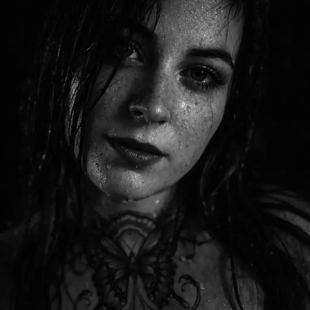 Leak & nude 4 — Lesbinettesbdsm