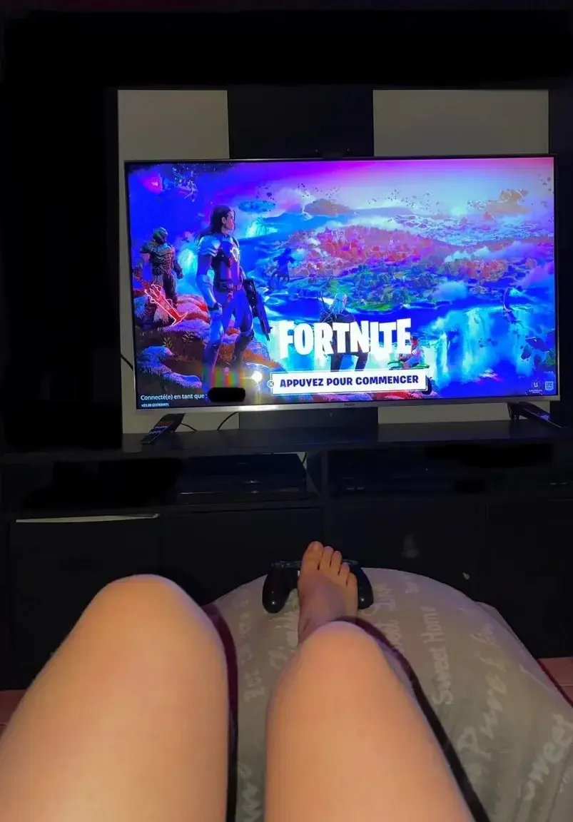 Leak & nude 3 — El1ie-feet