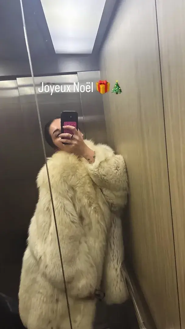 Leak public de Minuitbaby — « Joyeux Noël 😘 #marseille » (nude) sur MYM