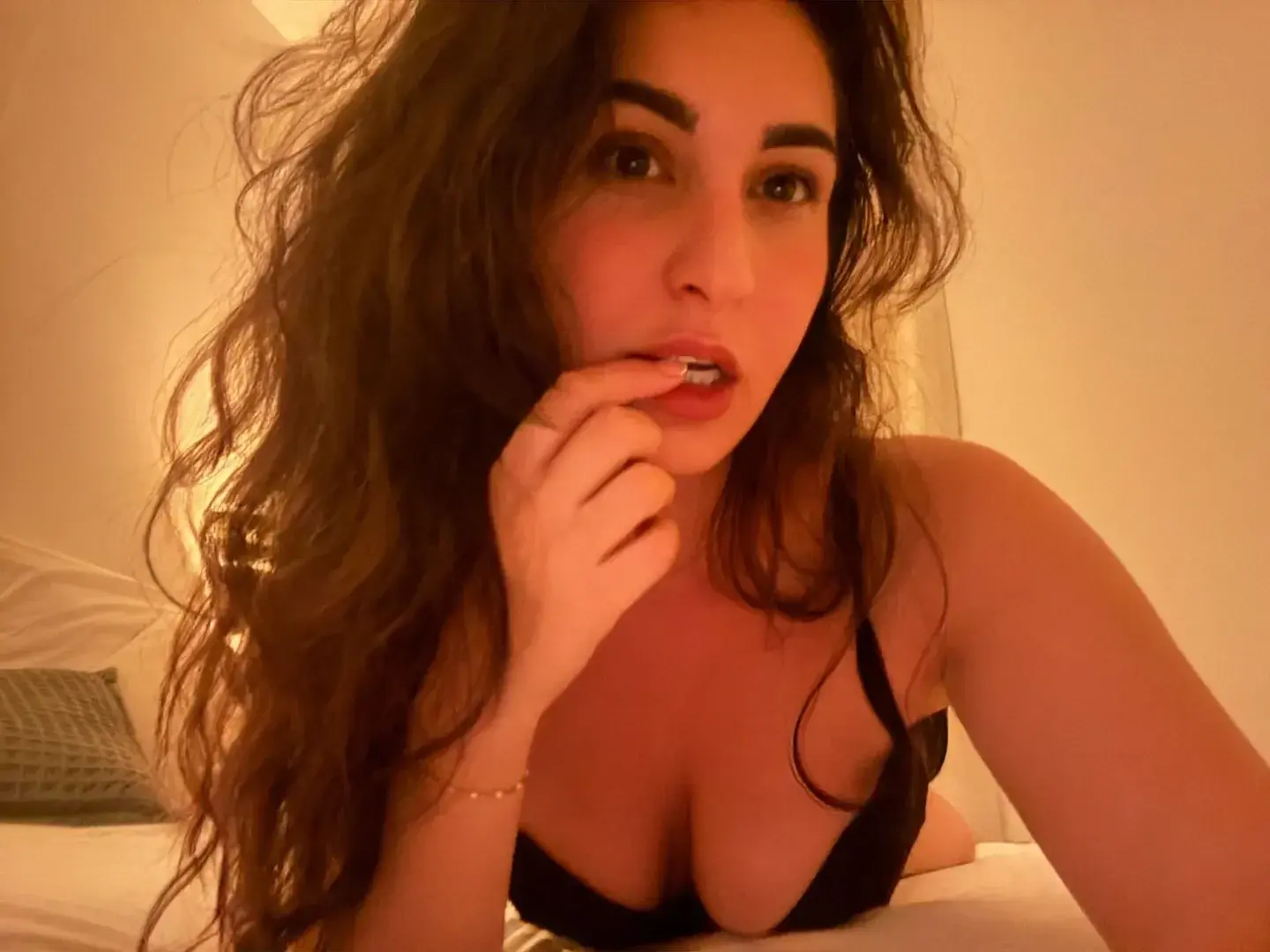 Leak public de Minuitbaby — « 🖤 » (nude) sur MYM