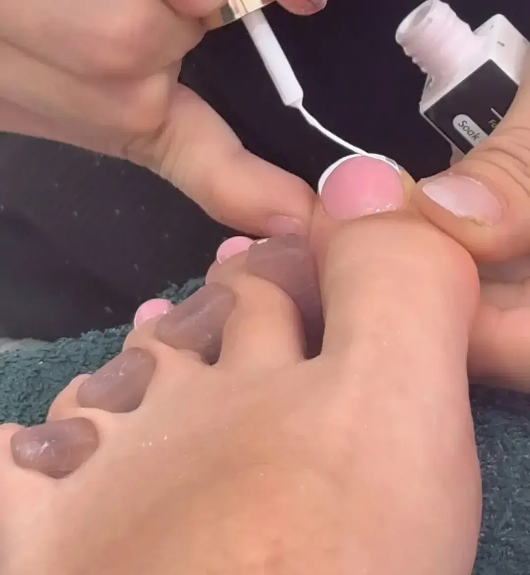 Leak public de Minuitbaby — « Petit pieds #feet #pieds 🔥 » (nude) sur MYM