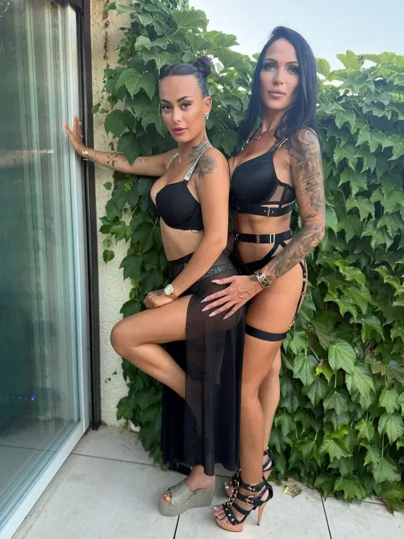 Leak public de Universe_gl — « 🔥abo gratuit code SQUIRT 🔥allez viens jouer avec moi 💦💦 » (nude) sur MYM