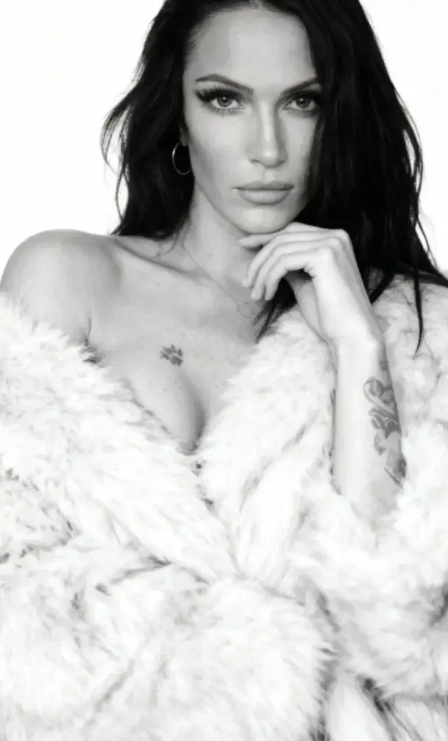 Leak public de Universe_gl — « 🔥abo gratuit code SQUIRT 🔥allez viens jouer avec moi 💦💦 » (nude) sur MYM