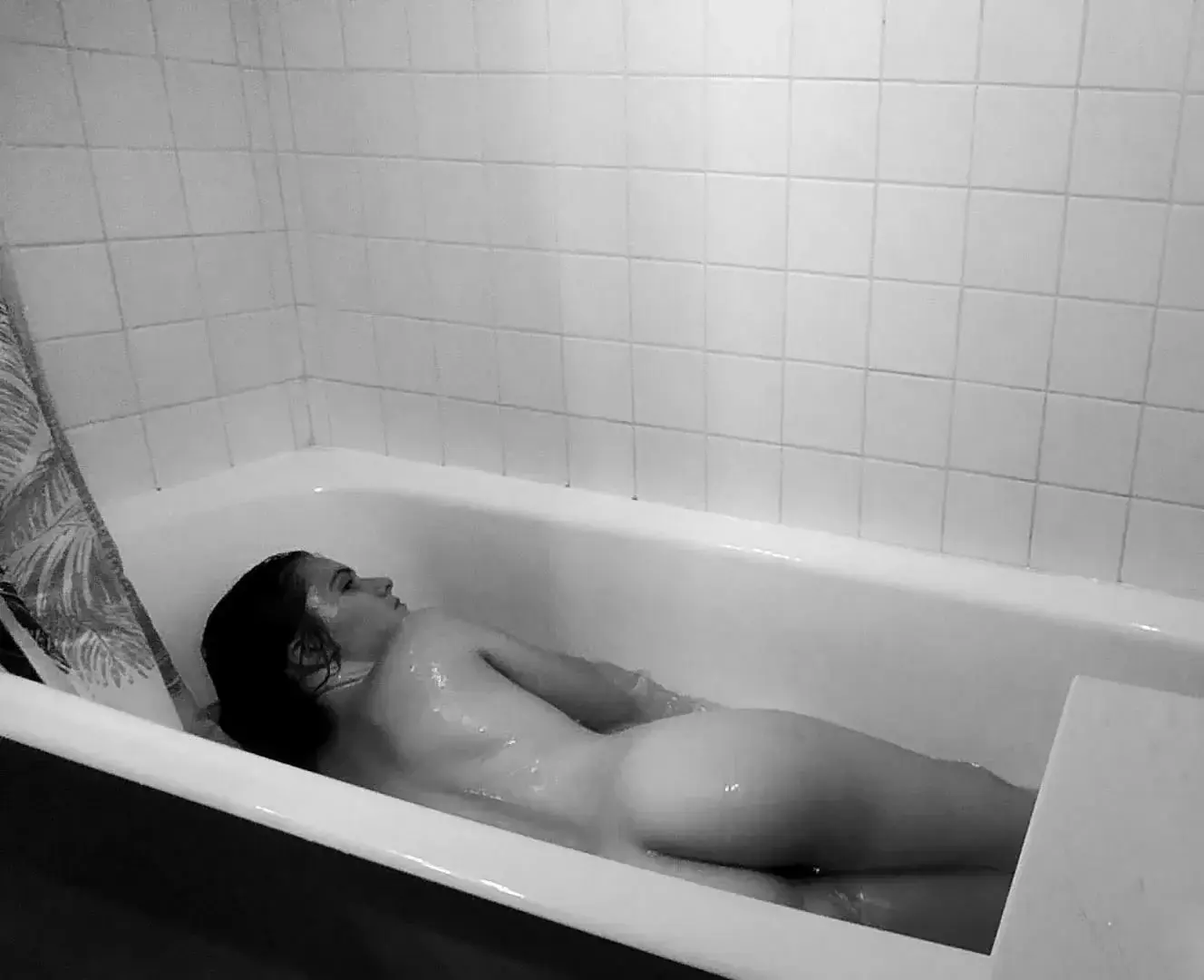 Leak & nude 1 — Bleu260
