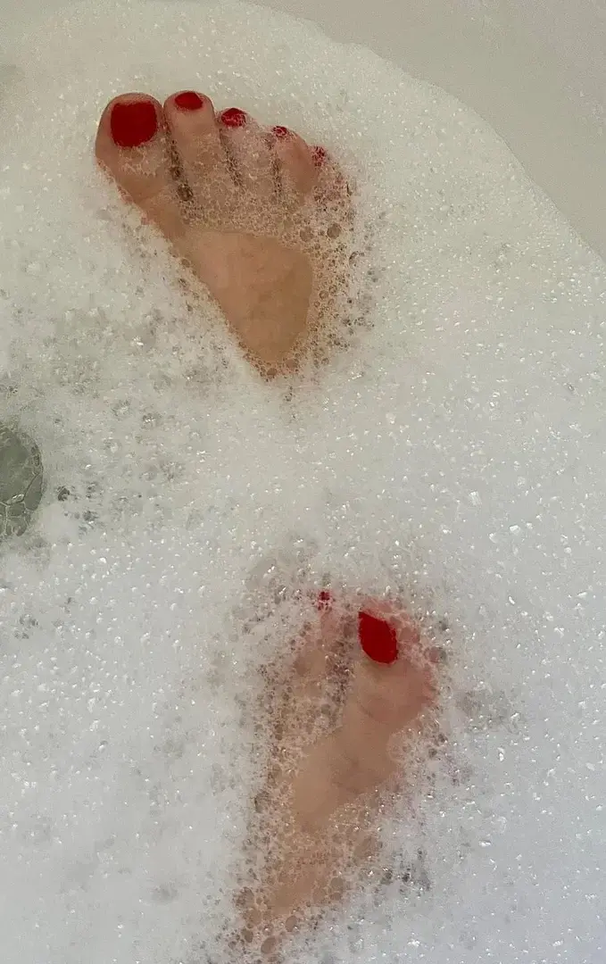 Leak & nude 1 — Lespetitspiedscoquins69
