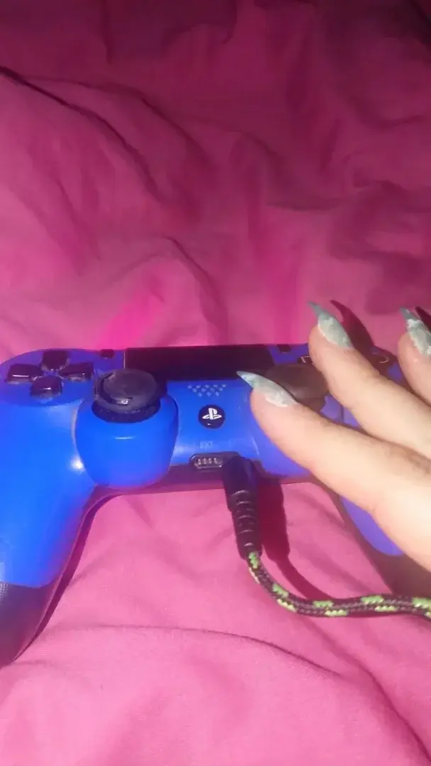 Leak & nude 2 — Catalina_foot_hand