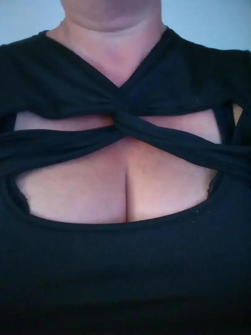 coucou les chérissi vous voulez en voir plus , demandez moi en privé