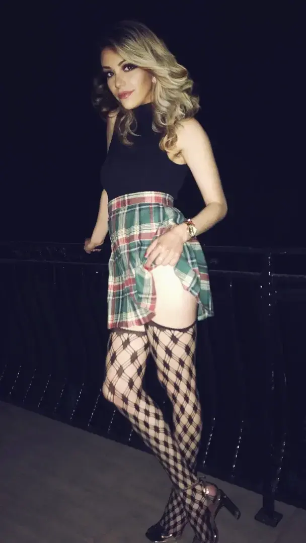 Leak public de Sophia_06_ — « Abo offre 😋 code: KISS 💋 😍!jolie sextape offert a l’abonnement +plein d’autres vidéos bien chaude sur ma page!🔥 » (nude) sur MYM