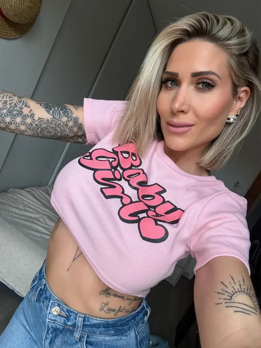 Média public — Diamantaoff : « Abo gratuit + MILF avec des gros seins… t’as aucune excuse pour pas me DM maintenant 😏 » (MYM)