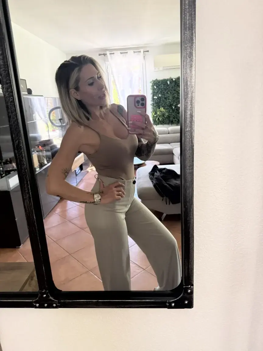 Si tu veux voir les plus gros seins de MYM tu dois t'abonner 😈