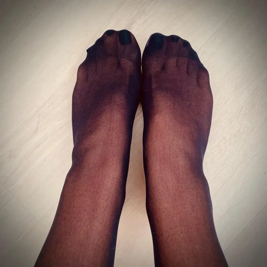 Leak & nude 3 — thefeetinlove