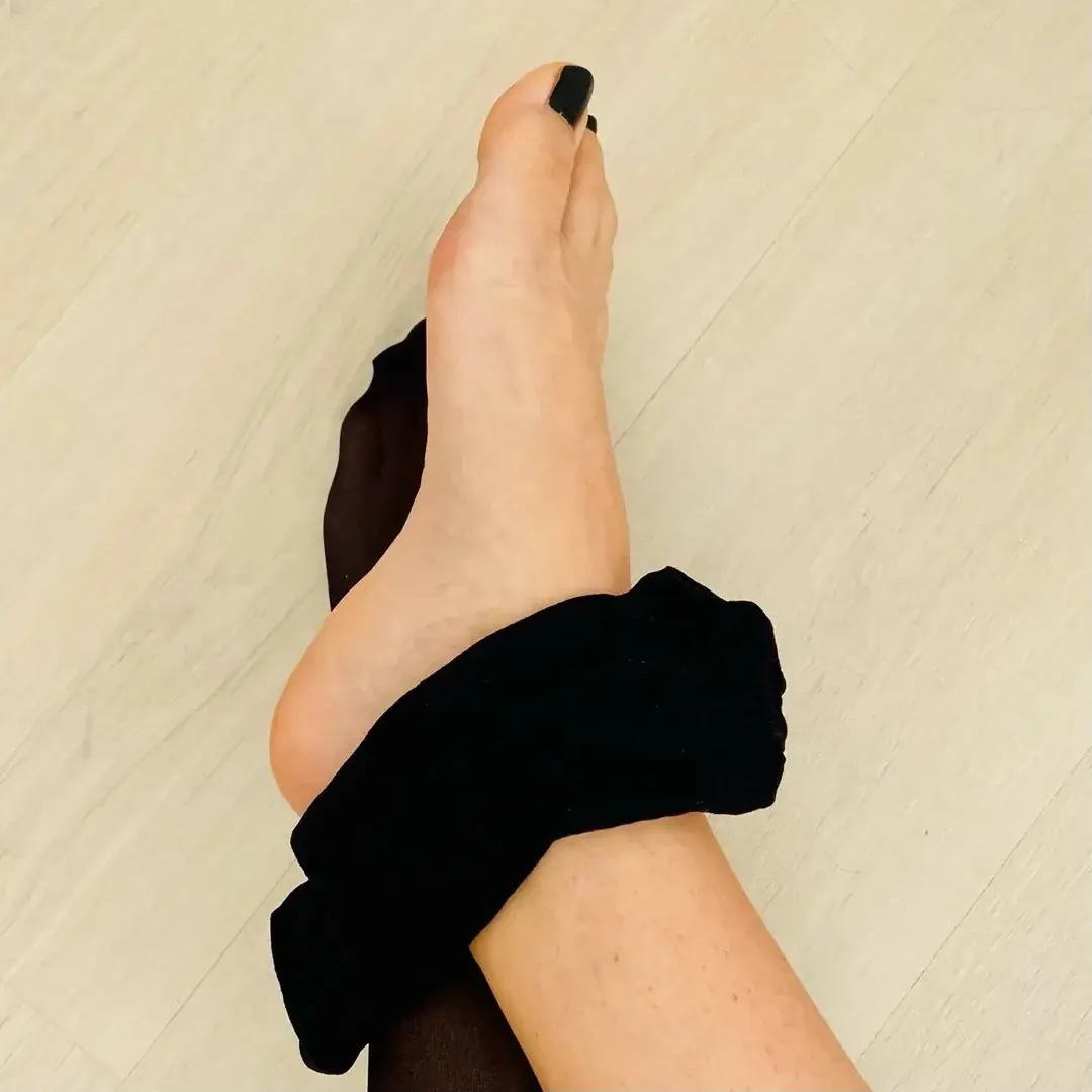 Abonnes toi 😘 #feet #foot #pied #pieds #toes #orteils #hot #shoes #escarpins #nudefeet #talons #fetichistedespieds #fetishist #fetishistic