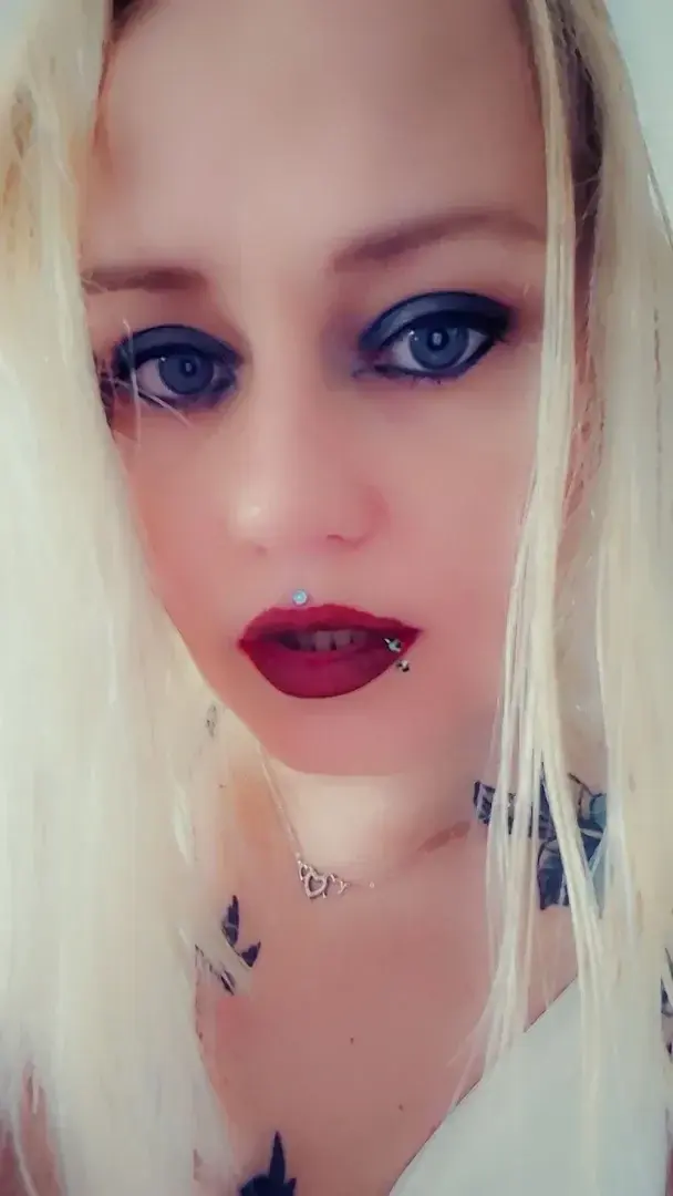 Leak & nude MYM — Princesse-coquine : « Cc toi code promo : LOVEFEVRIER55 » (MYM)