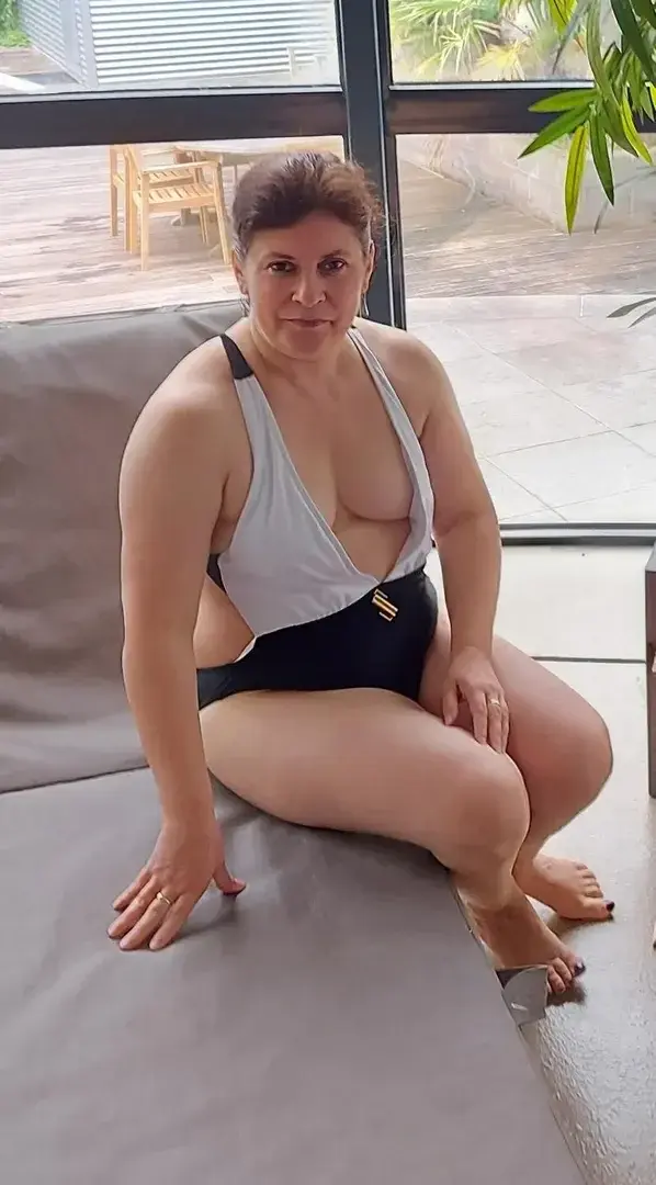 Leak & nude MYM — Joe5863 : « Petite pose avec mon maillot échancré.Qu'en pensez vou ? » (MYM)