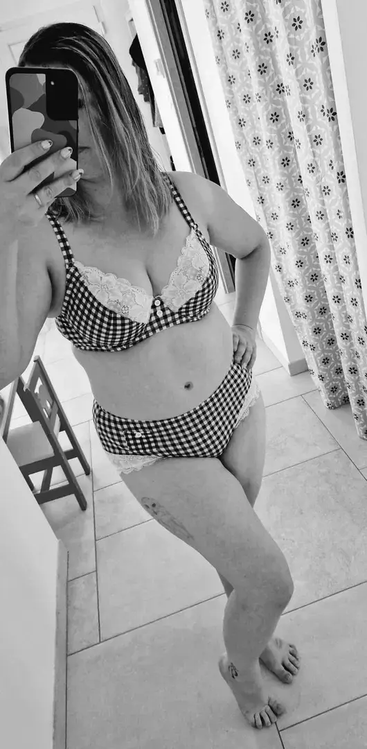 Feetmekiss - Photo exclusive MYM 1 | French Modèles