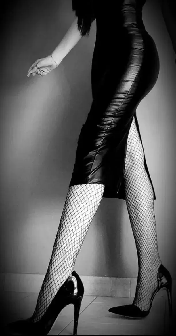 Leak & nude 1 — Insolence-et-dentelle