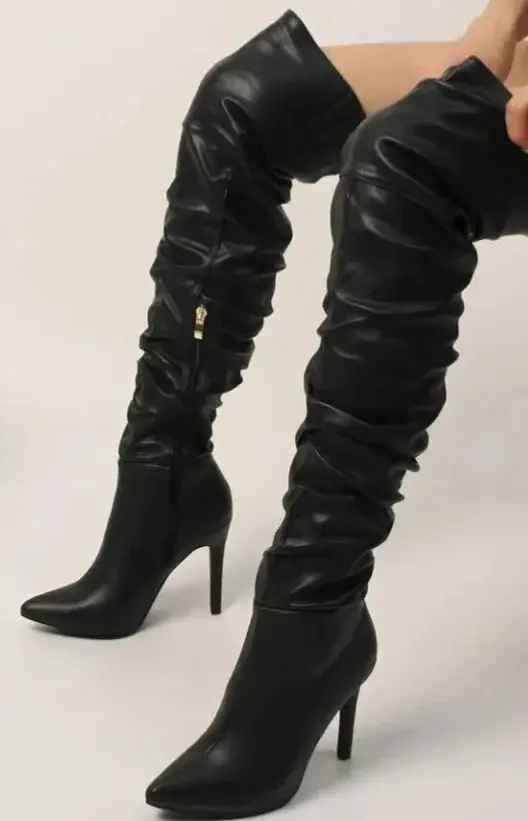 #cuir#bottes#pied#noir#fetichiste#sexy#maitresse