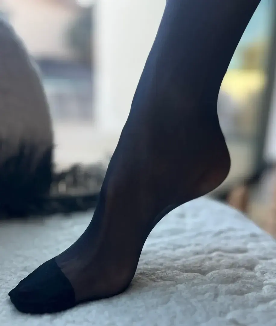 La zone plus érotique est l’imagination…#femme #pouvoir #désir #sensuelle #feet #feetmodels #feetlove #desir