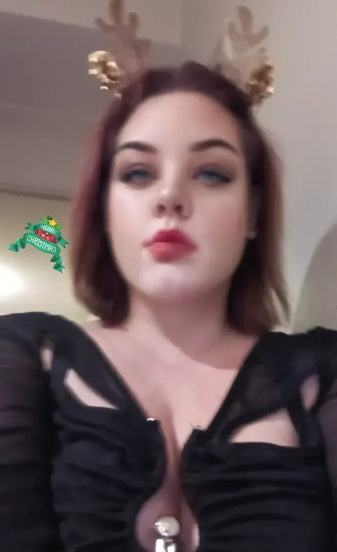 Bonne fête 🥳 à tous. Venez vous abonner mes bébés 💋