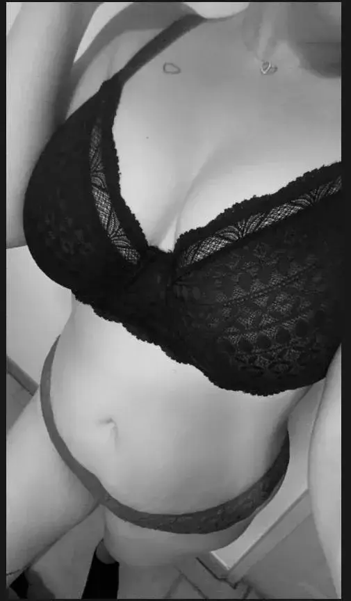 Hey, qu’est-ce que tu attends pour venir t’amuser avec moi ? 😈