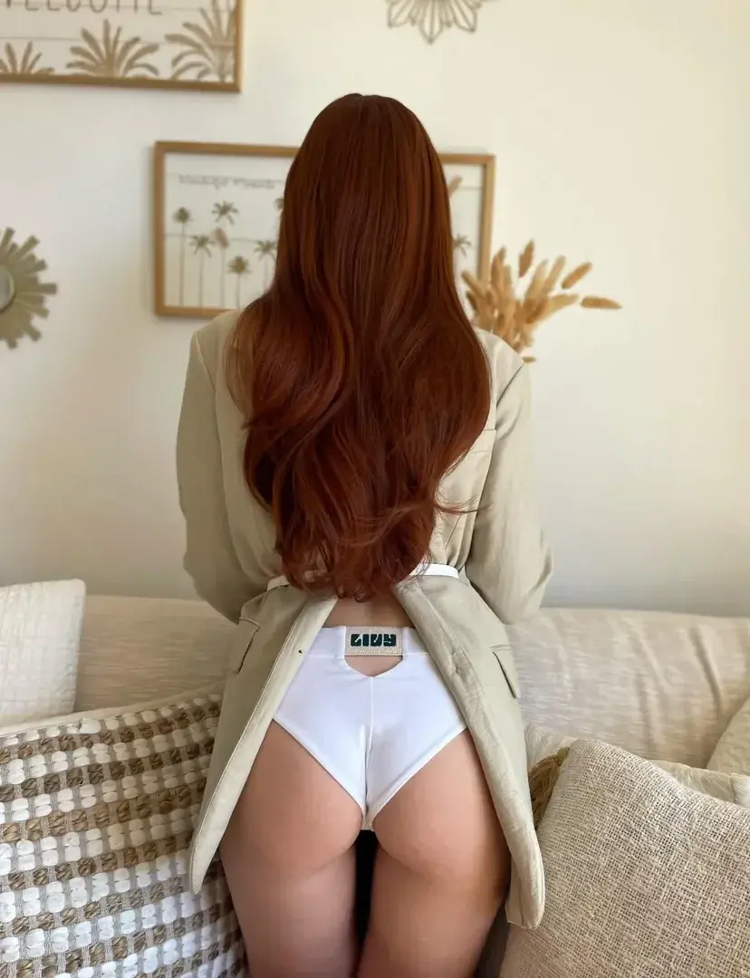 Toute en légèreté 🌼 Rejoins-moi sur mon mur privé pour du contenu exclusif