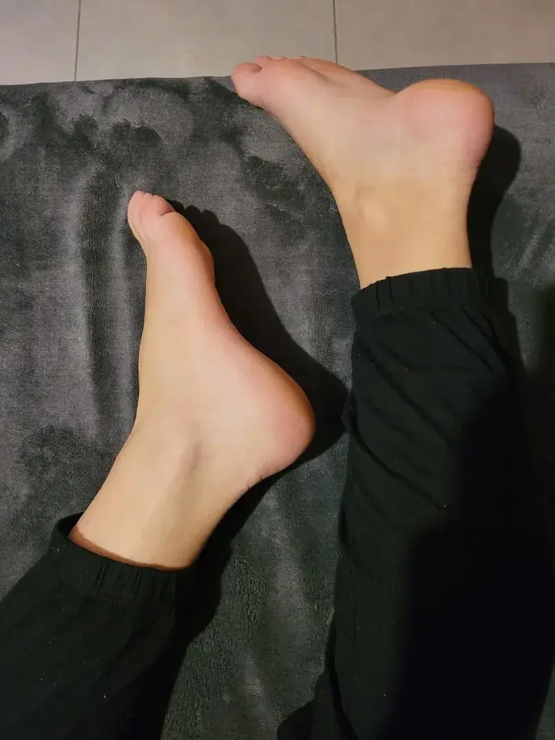 Leak & nude 3 — Hot_feet_housewife
