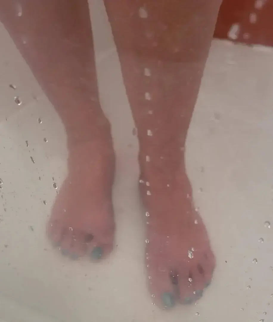 Leak & nude 4 — Hot_feet_housewife