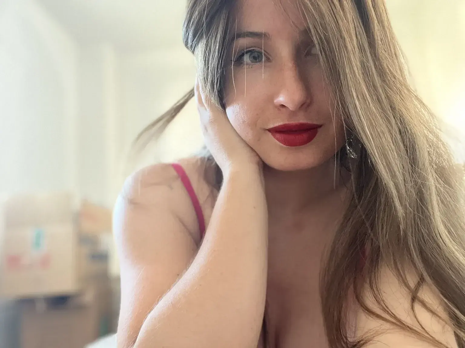 Abonne-toi gratuitement et découvre en privé tout ce que j’ai envie de te faire 🥵