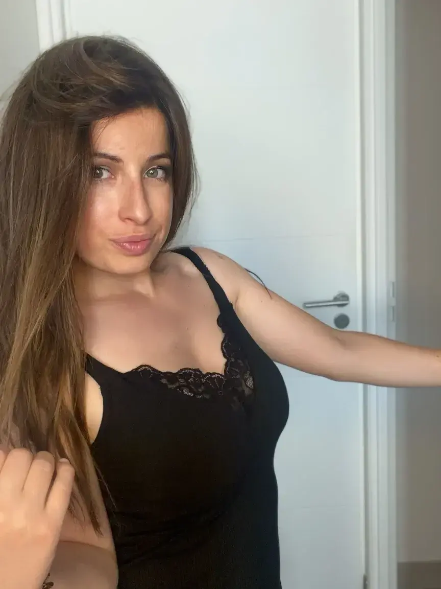 L'accès à mon feed est à 100% gratuit... mais le meilleur se cache toujours en message privé. Tu viens voir ? 🤤
