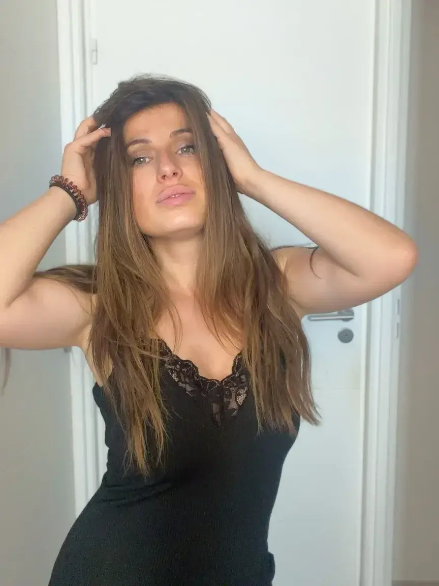 Viens me parler en DM… j’ai plein d’idées pour te donner envie de te vider pour moi 💦