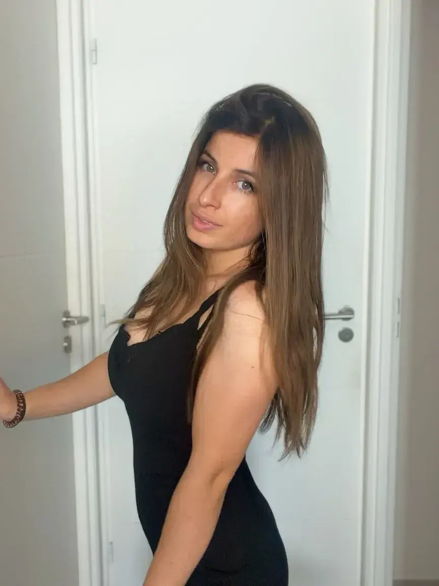 J'ai envie d'obéir... Viens me donner des ordres en DM. L'abo est gratuit 🤤