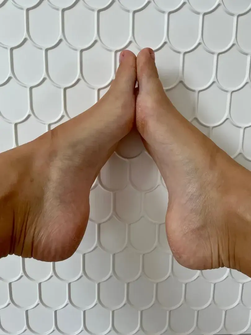 Leak & nude 2 — La_petite_loupiote_feet