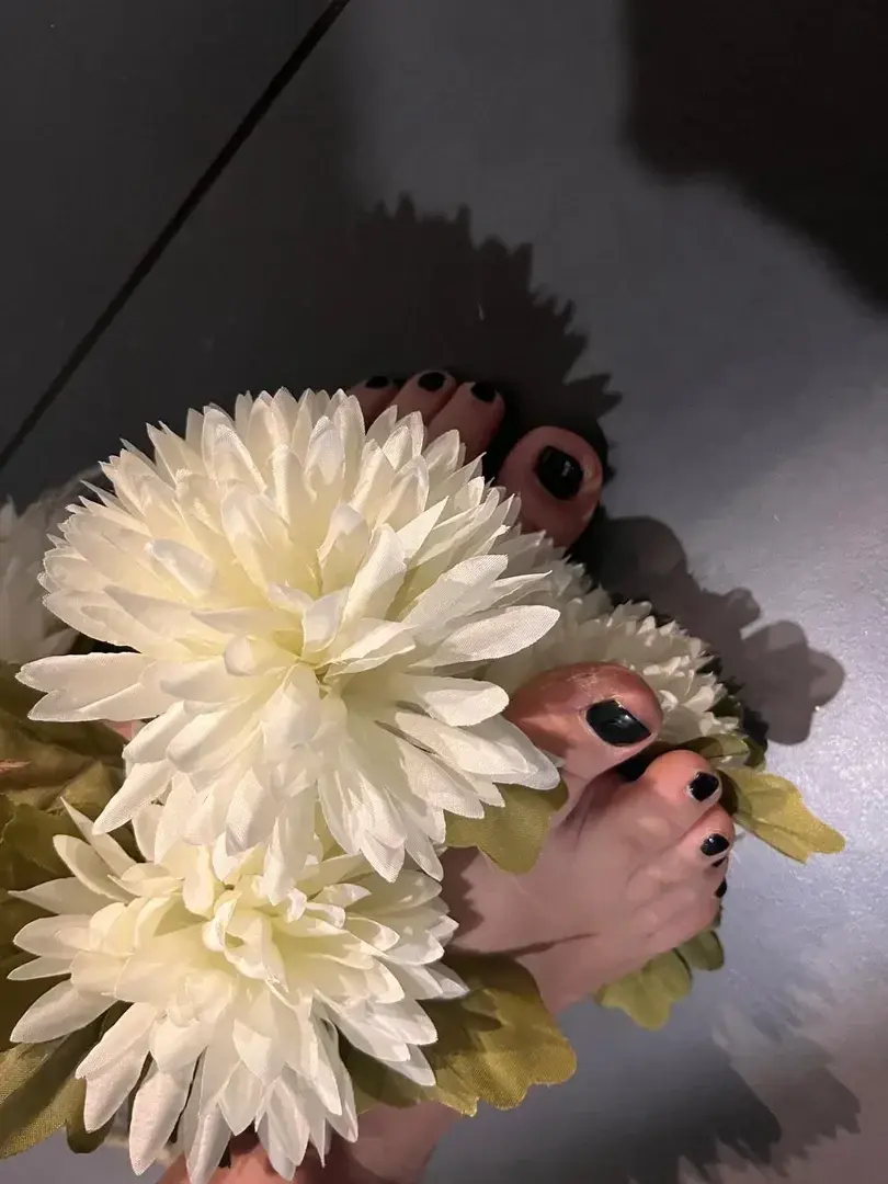 Leak & nude 1 — mes_petits_pieds75