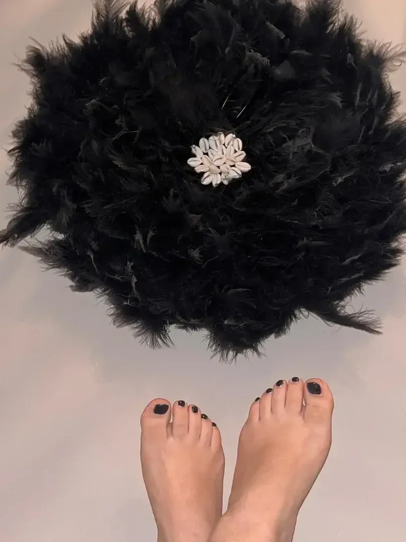 Leak & nude 2 — mes_petits_pieds75