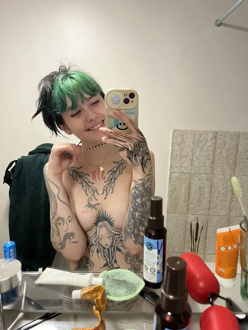 Leak public de Lilithxxx — « 🎁 profitez mon abonnement est gratuit encore 24h » (nude) sur MYM