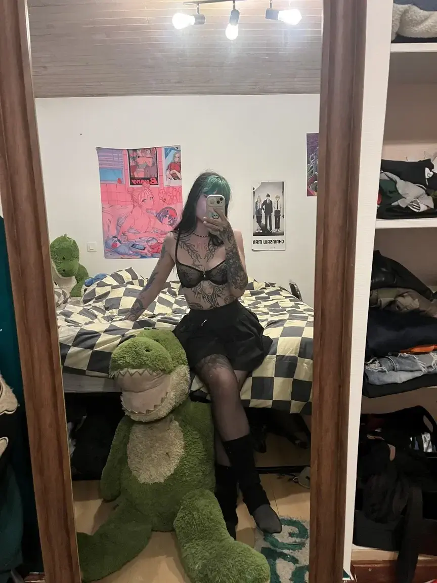Leak & nude MYM — Lilithxxx : « 🎁 profitez mon abonnement est gratuit encore 24h » (MYM)