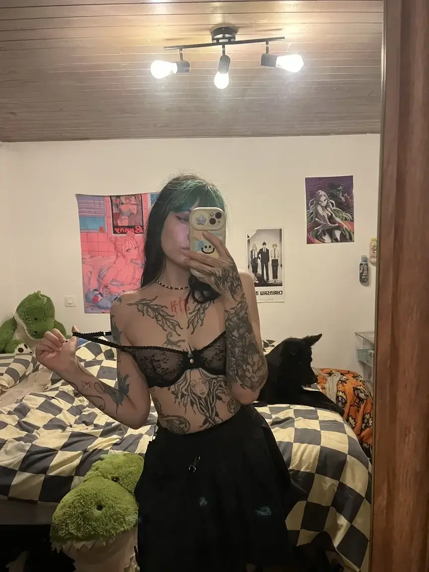Leak & nude MYM — Lilithxxx : « 🎁 profitez mon abonnement est gratuit encore 24h » (MYM)