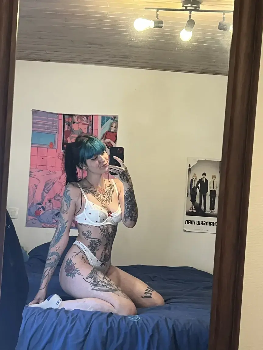 Leak & nude MYM — Lilithxxx : « 🎁 profitez mon abonnement est gratuit encore 24h » (MYM)