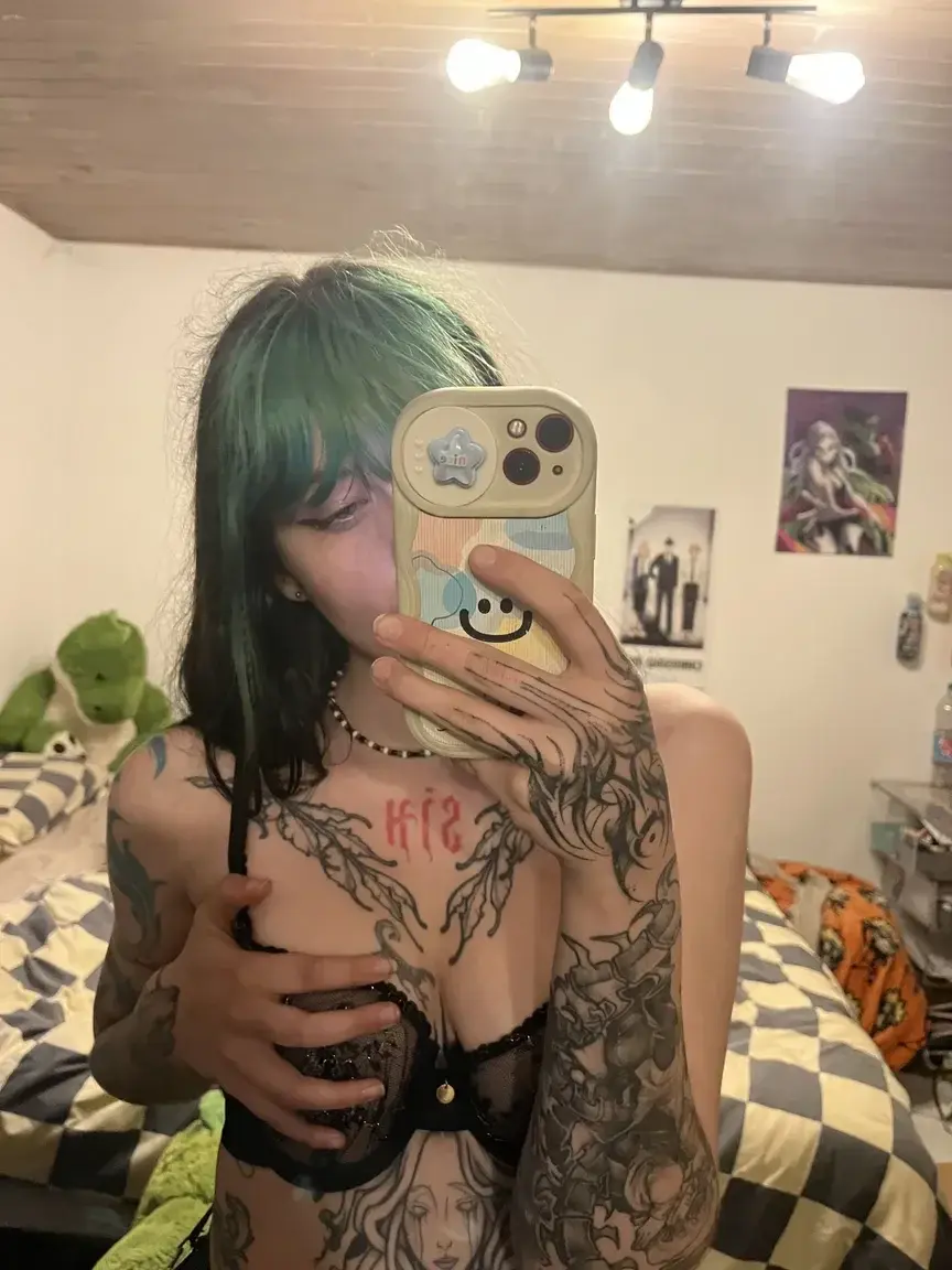 Leak & nude MYM — Lilithxxx : « 🎁 profitez mon abonnement est gratuit encore 24h » (MYM)