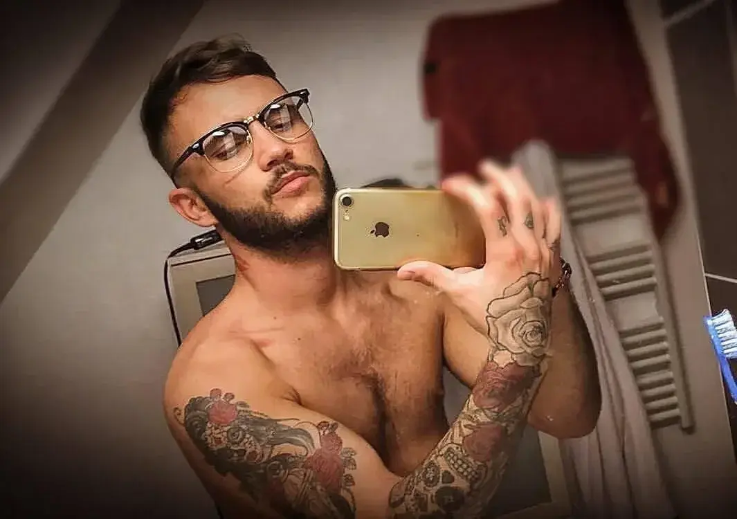 Les lunettes me vont bien ? 😋😈