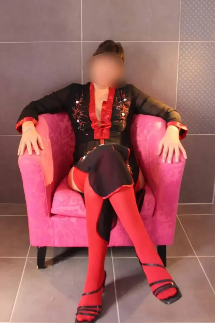 Leak & nude 1 — Nylon_pantyhose_lyon