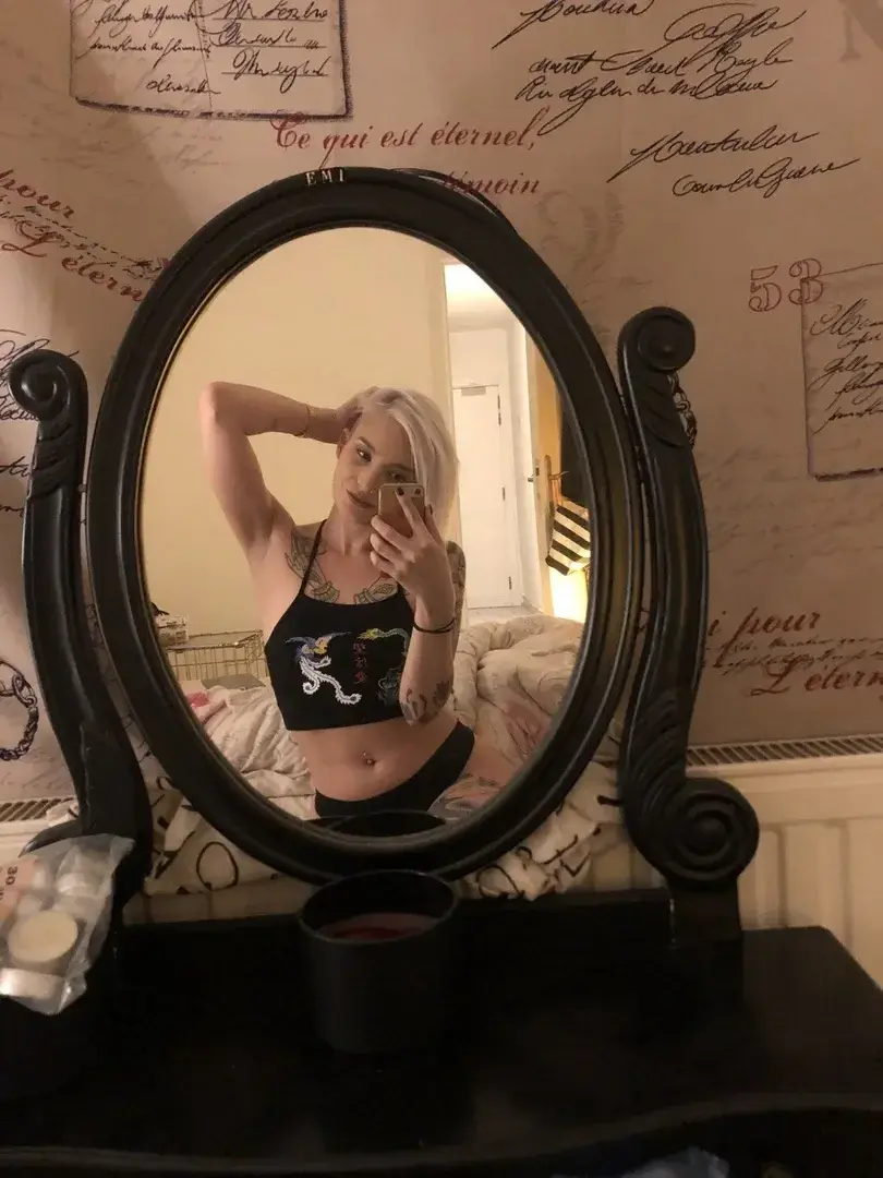 Emisstinguette - Photo exclusive MYM 9 | French Modèles