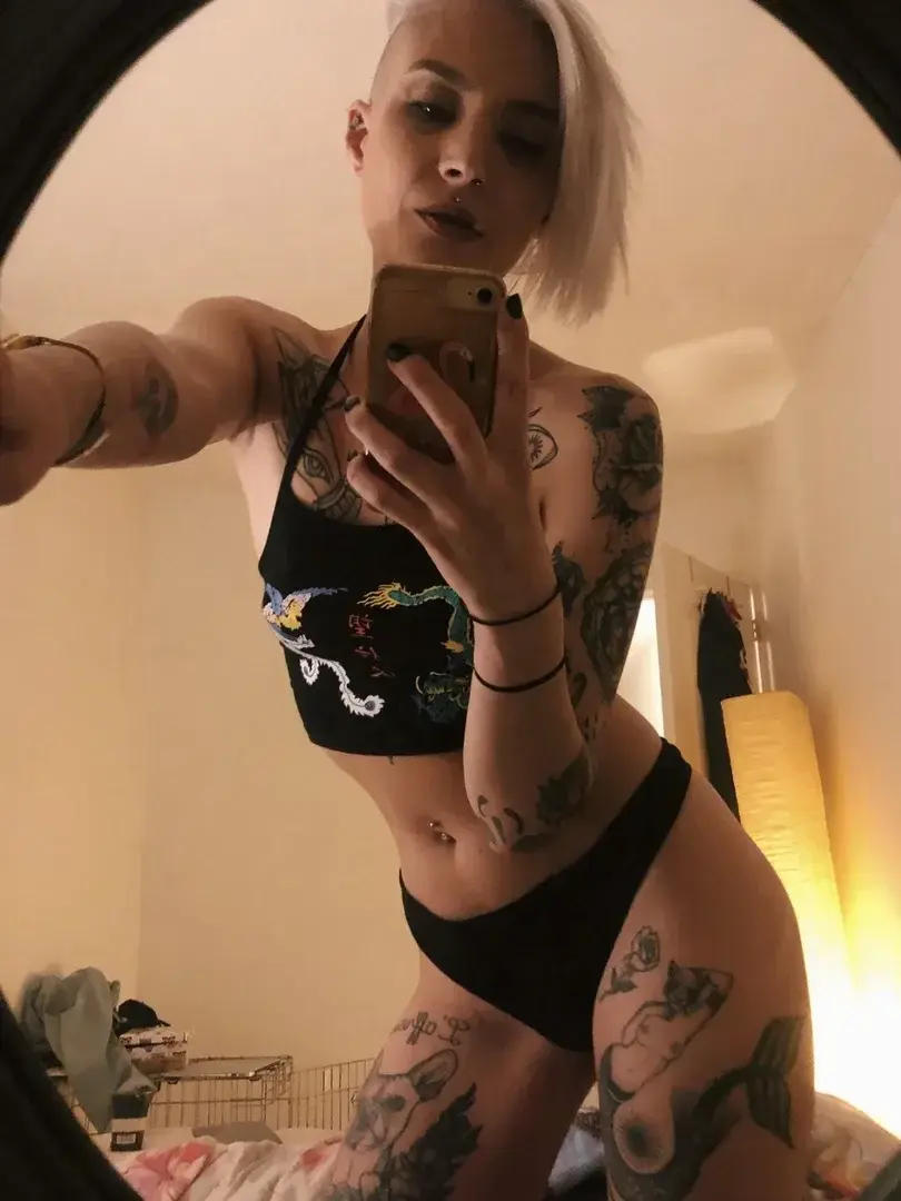 Emisstinguette - Photo exclusive MYM 7 | French Modèles