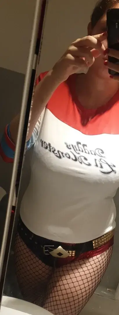 Ta envie de jouer avec Harley Quinn alors viens mon Joker je t'attend 😈🥵🔞