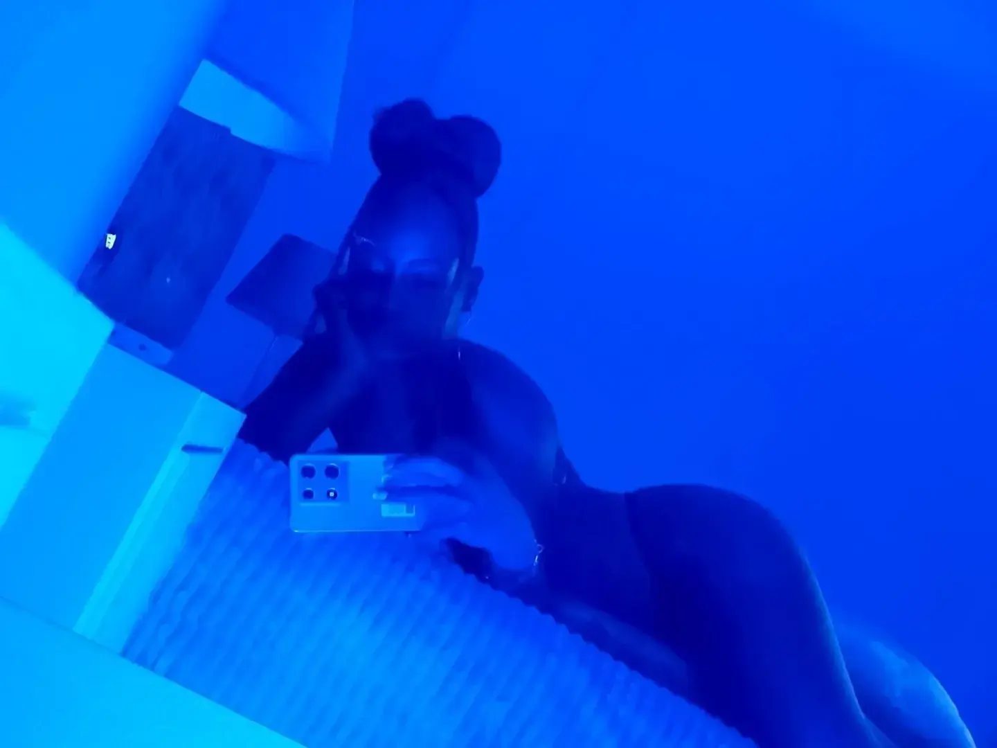 Leak & nude 3 — Kirchet_