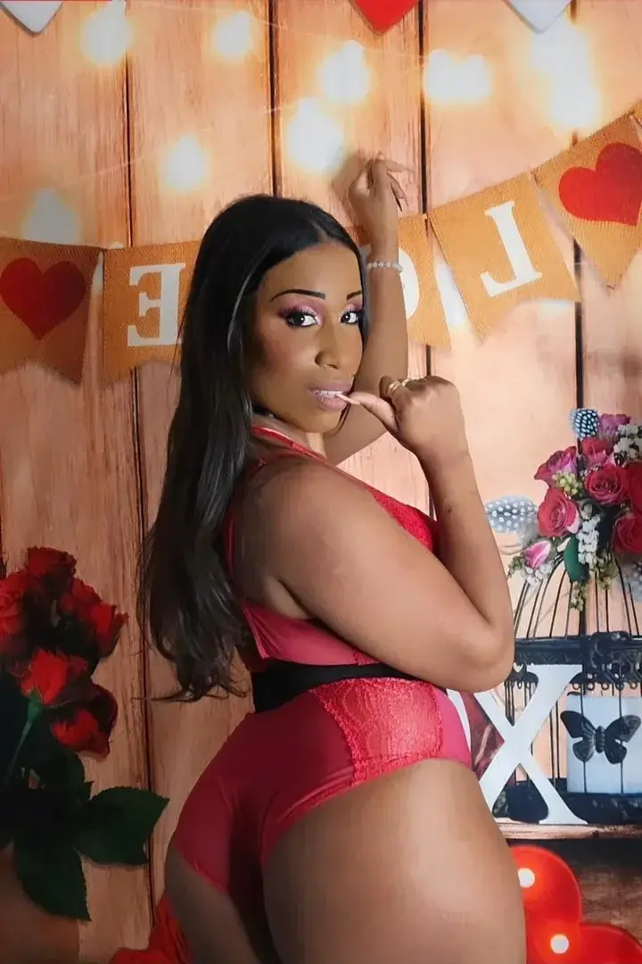 Leak public de Shugirls — « Je t'attend en privé  pour connaître ta couleur préféré 😍 » (nude) sur MYM