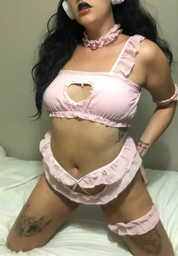 Pretty pink 🌸Do not hesitate to ask for private media ☁️