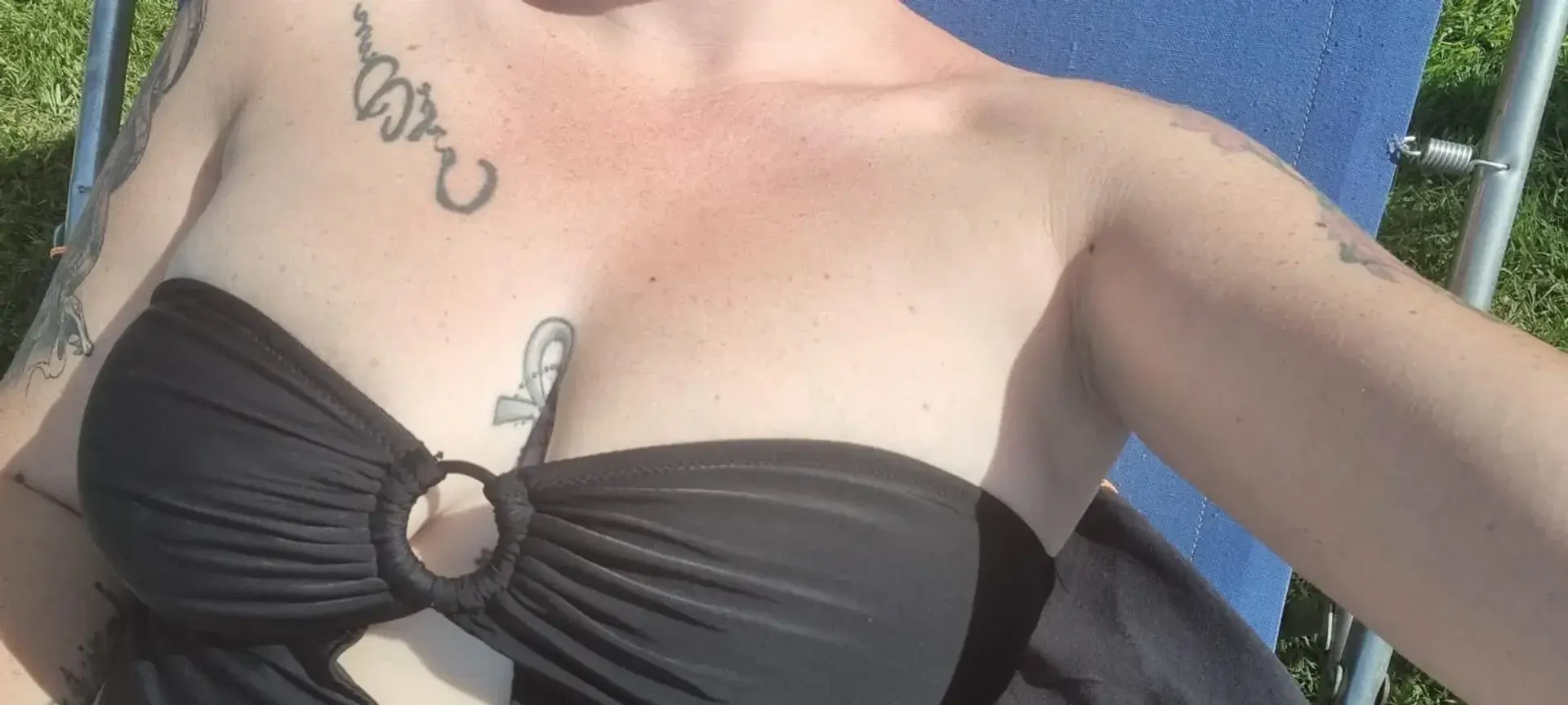 Soleil et piscine = le pied#sexy#soleil# piscine