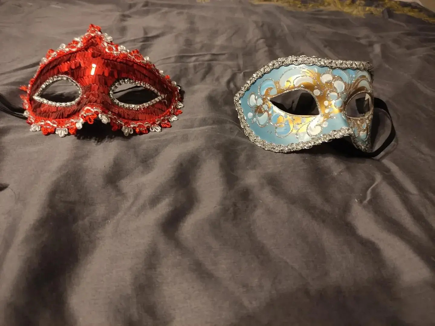 Choisi le masque que tu veux que je portes lors de nos futurs échanges...En espérant bien échanger....