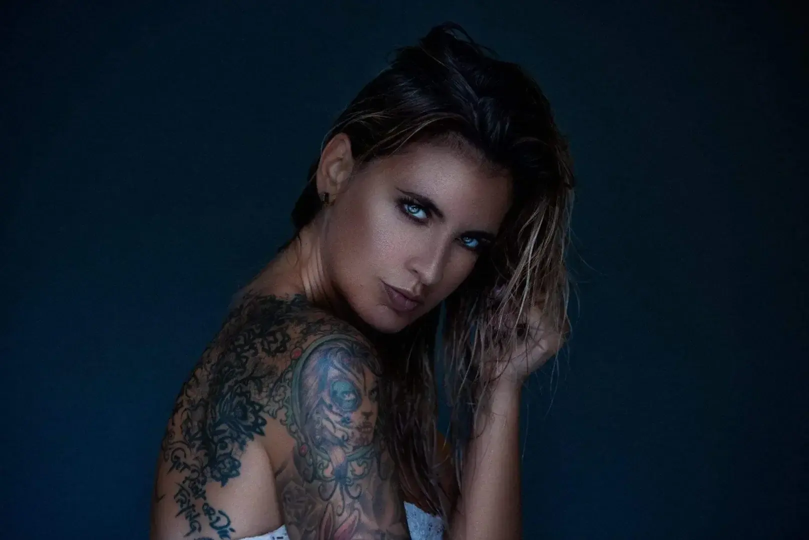 Leak public de Farah2b — « description de la photo » (nude) sur MYM